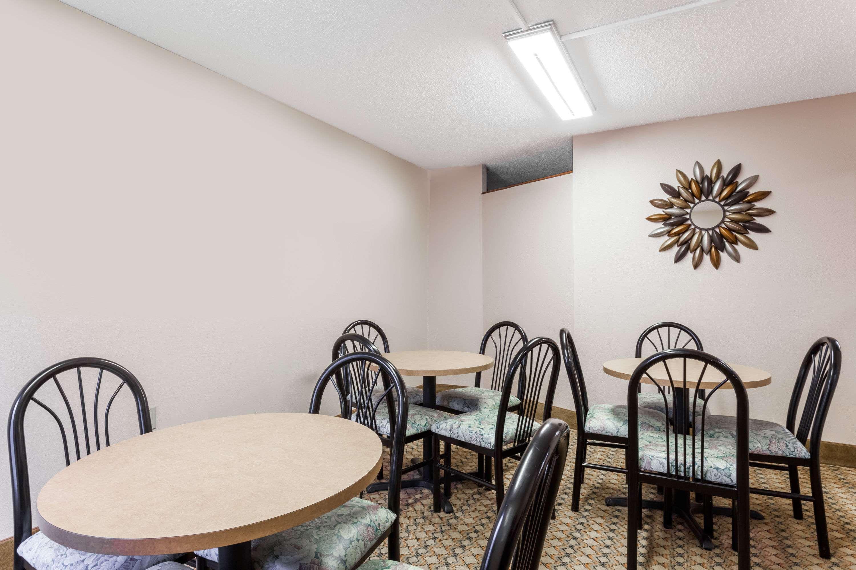 Super 8 By Wyndham Harrisburg Hotel Luaran gambar