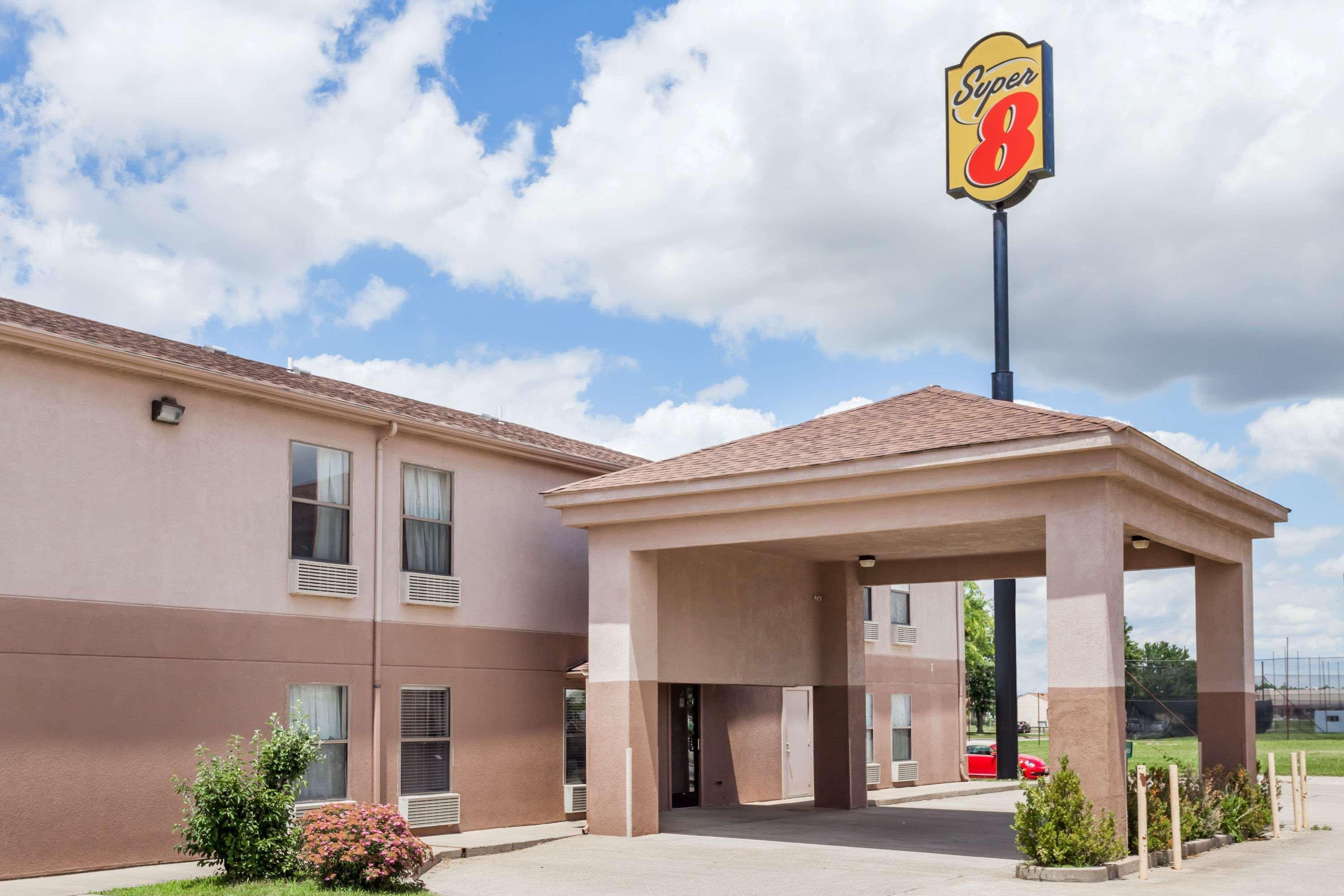 Super 8 By Wyndham Harrisburg Hotel Luaran gambar