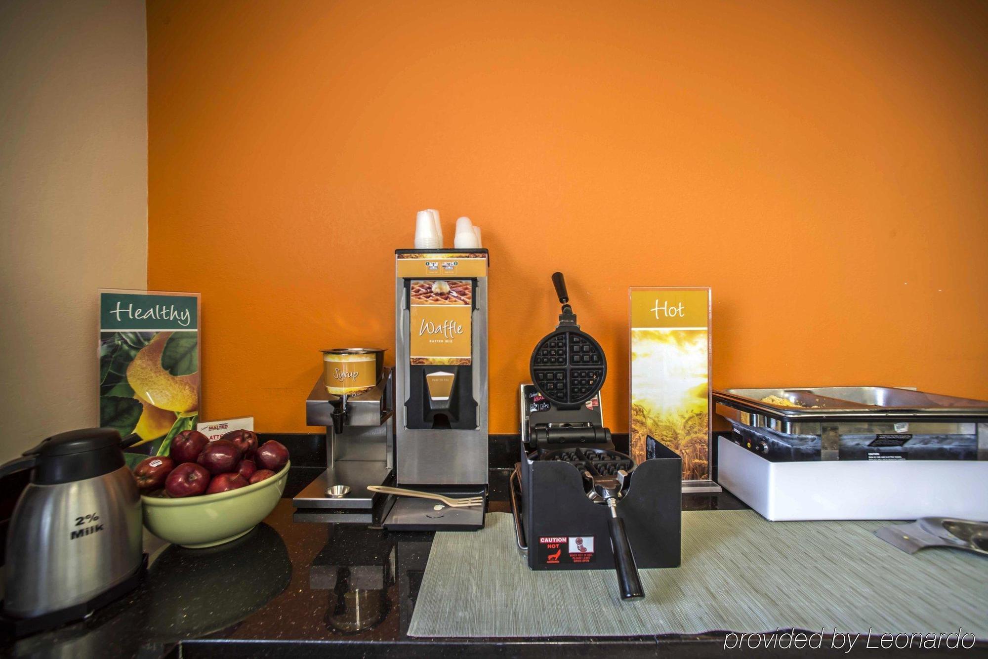 Super 8 By Wyndham Harrisburg Hotel Luaran gambar