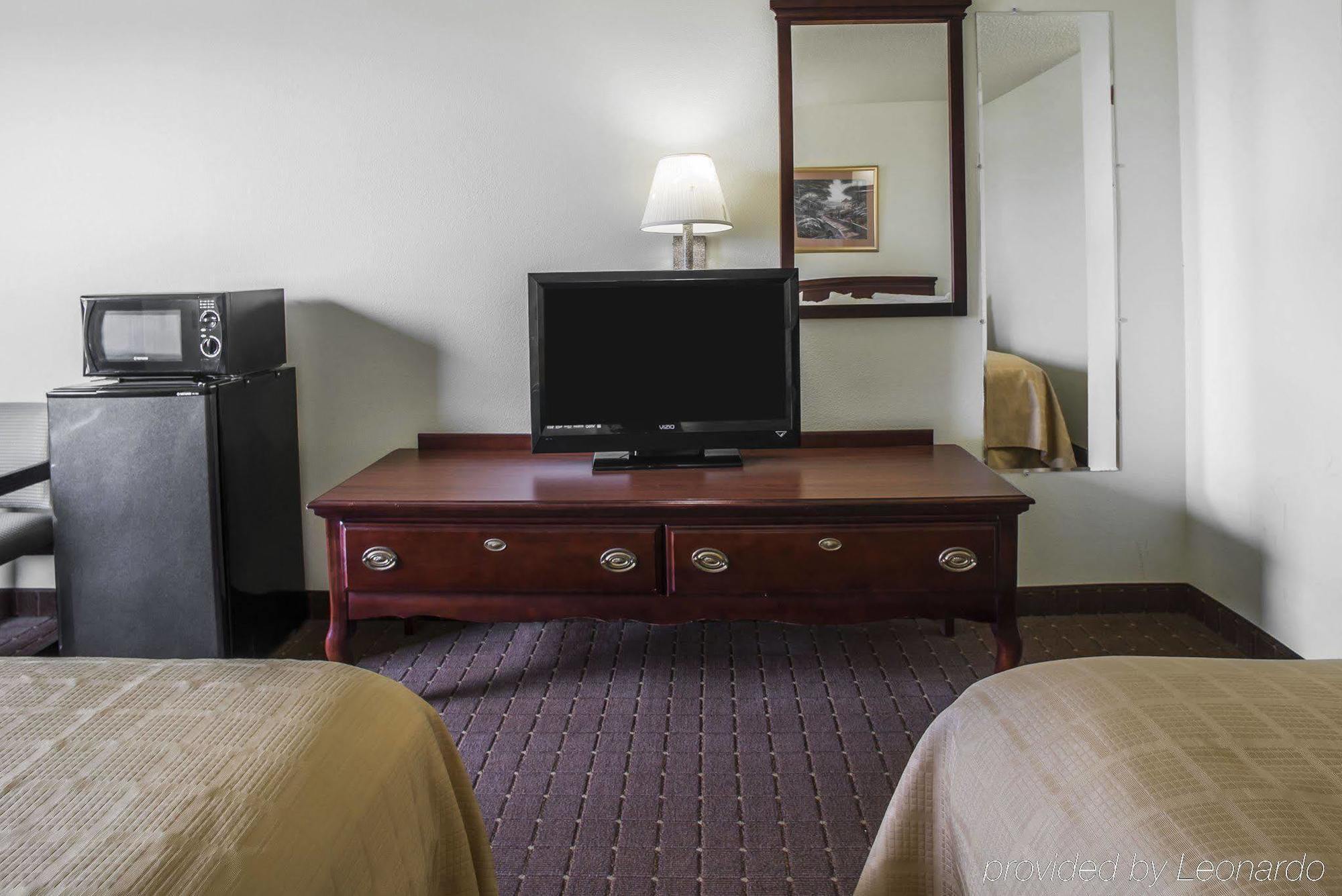 Super 8 By Wyndham Harrisburg Hotel Luaran gambar