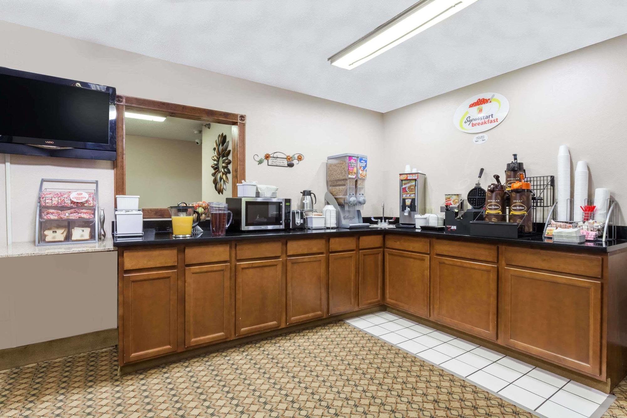 Super 8 By Wyndham Harrisburg Hotel Luaran gambar